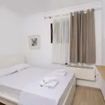 Lovely 3 Min From The *
